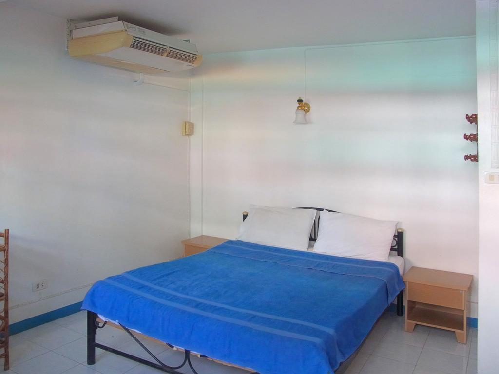 Niku Guesthouse Patong Екстериор снимка
