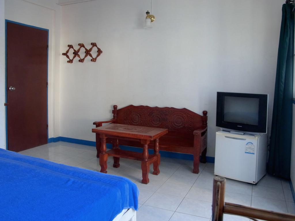 Niku Guesthouse Patong Екстериор снимка