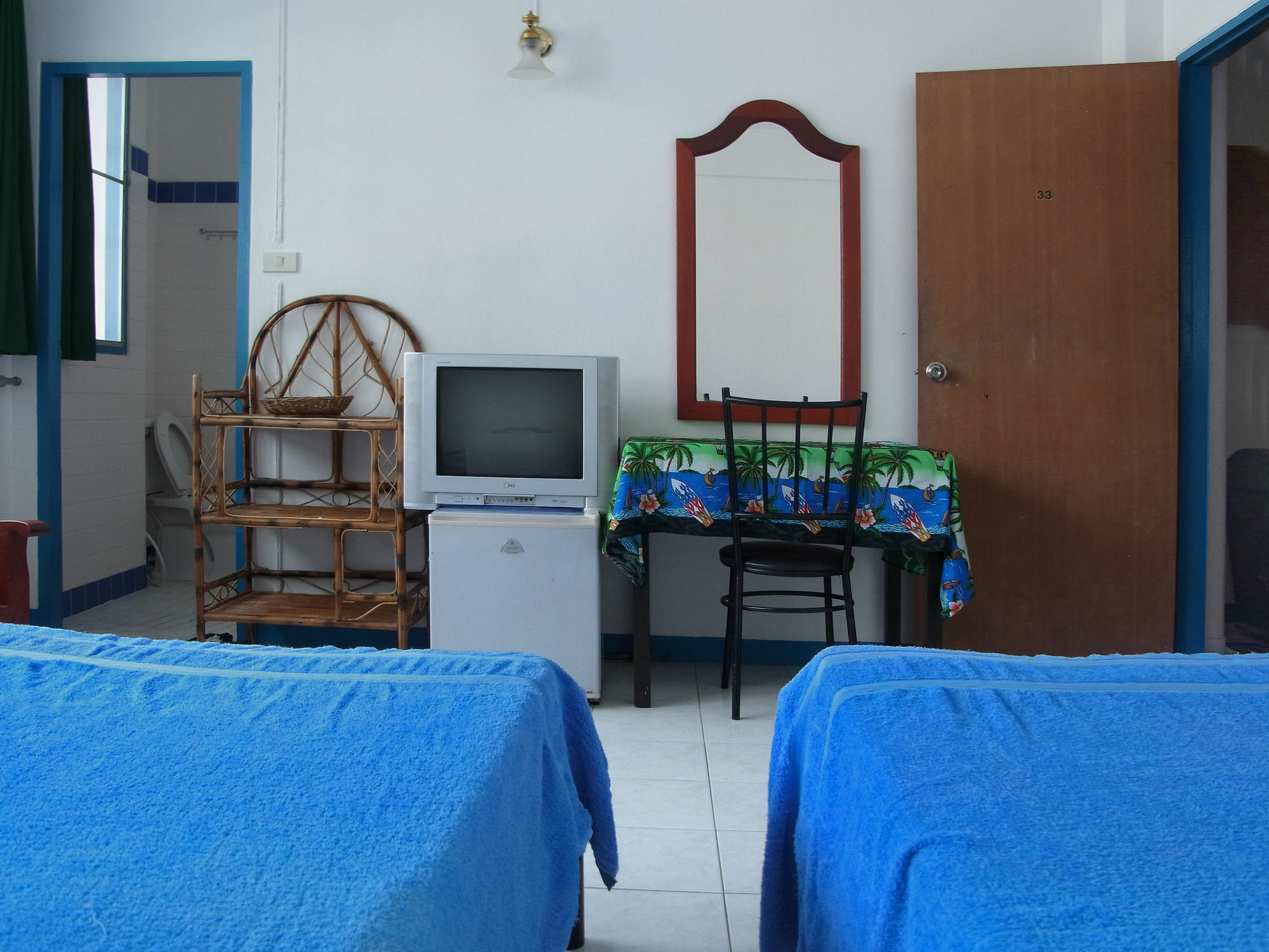 Niku Guesthouse Patong Екстериор снимка