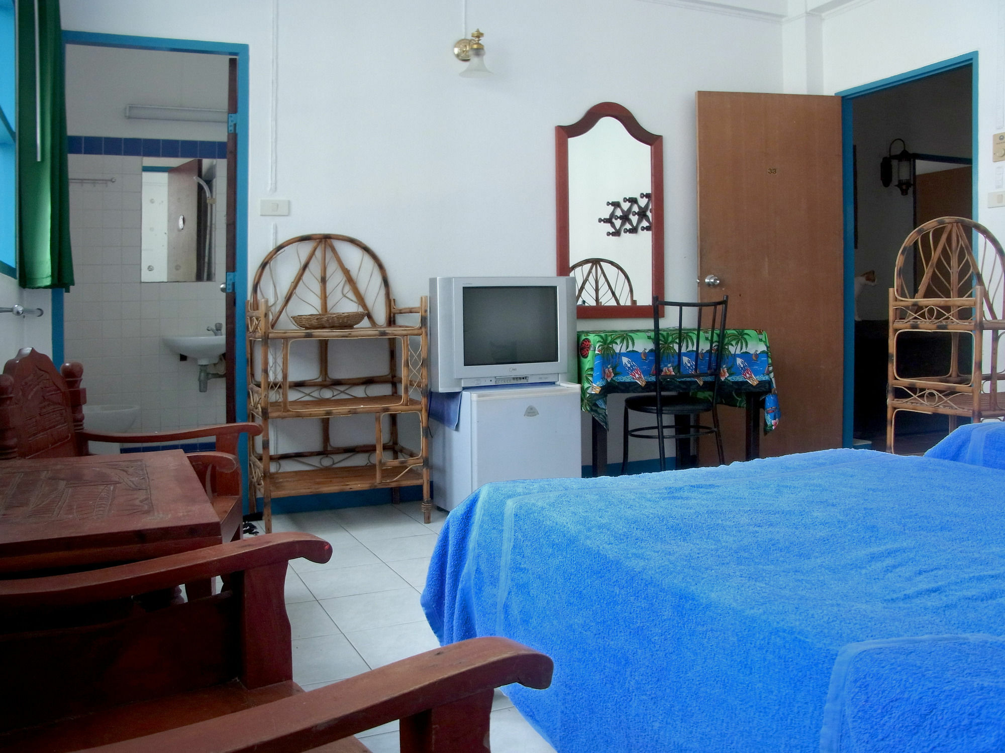Niku Guesthouse Patong Екстериор снимка