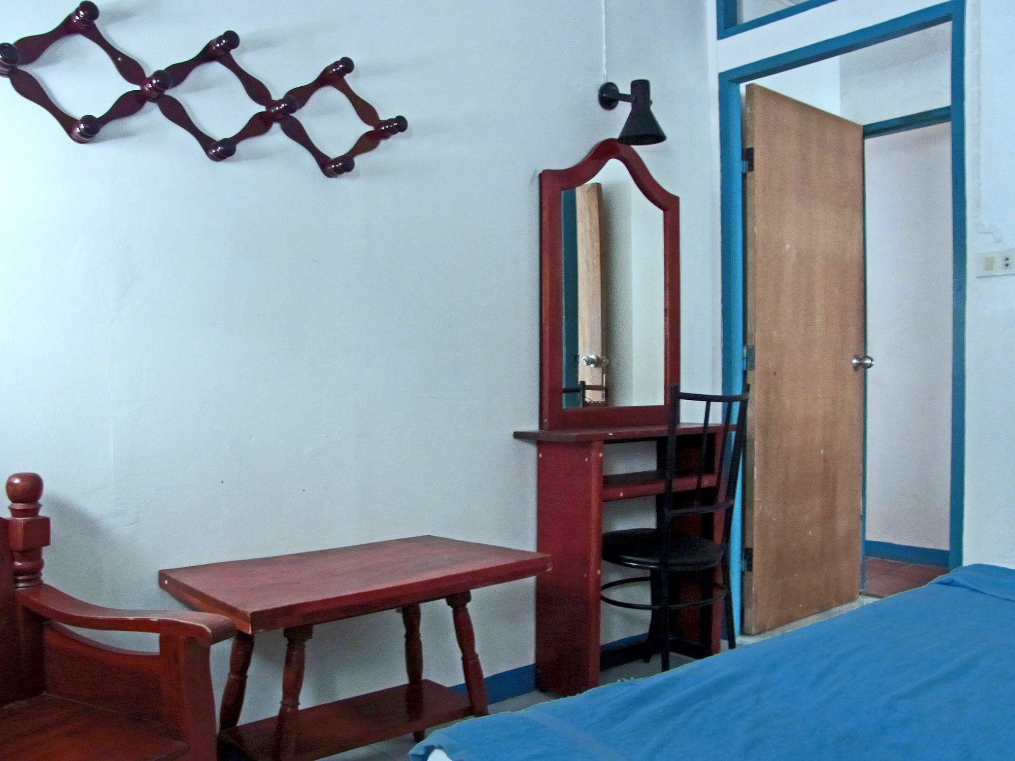 Niku Guesthouse Patong Екстериор снимка