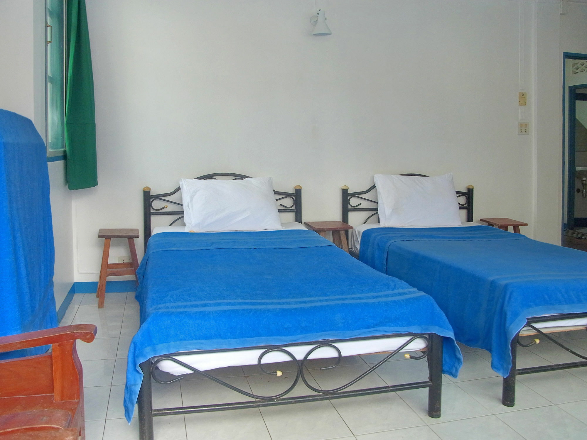 Niku Guesthouse Patong Екстериор снимка