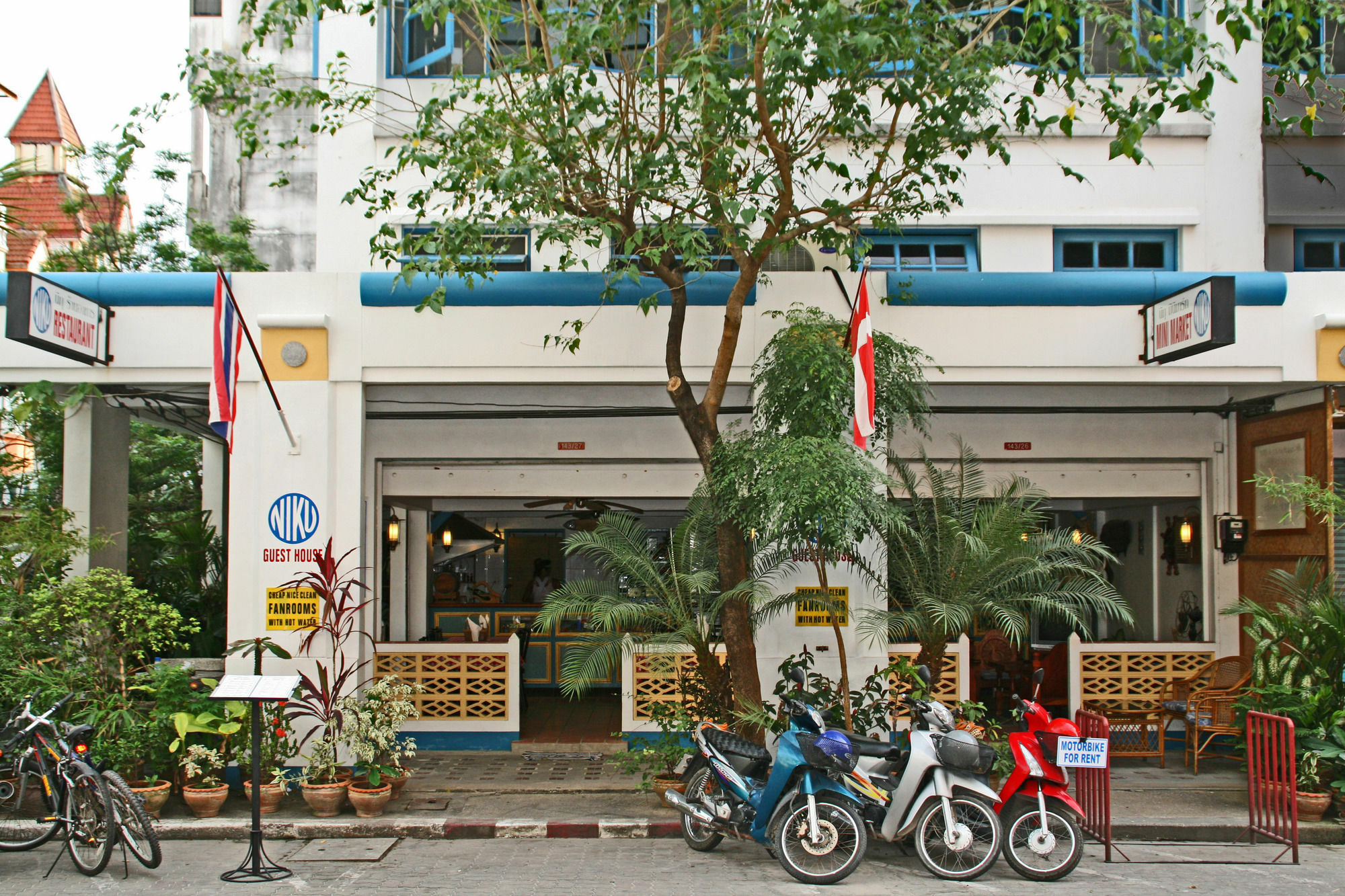 Niku Guesthouse Patong Екстериор снимка