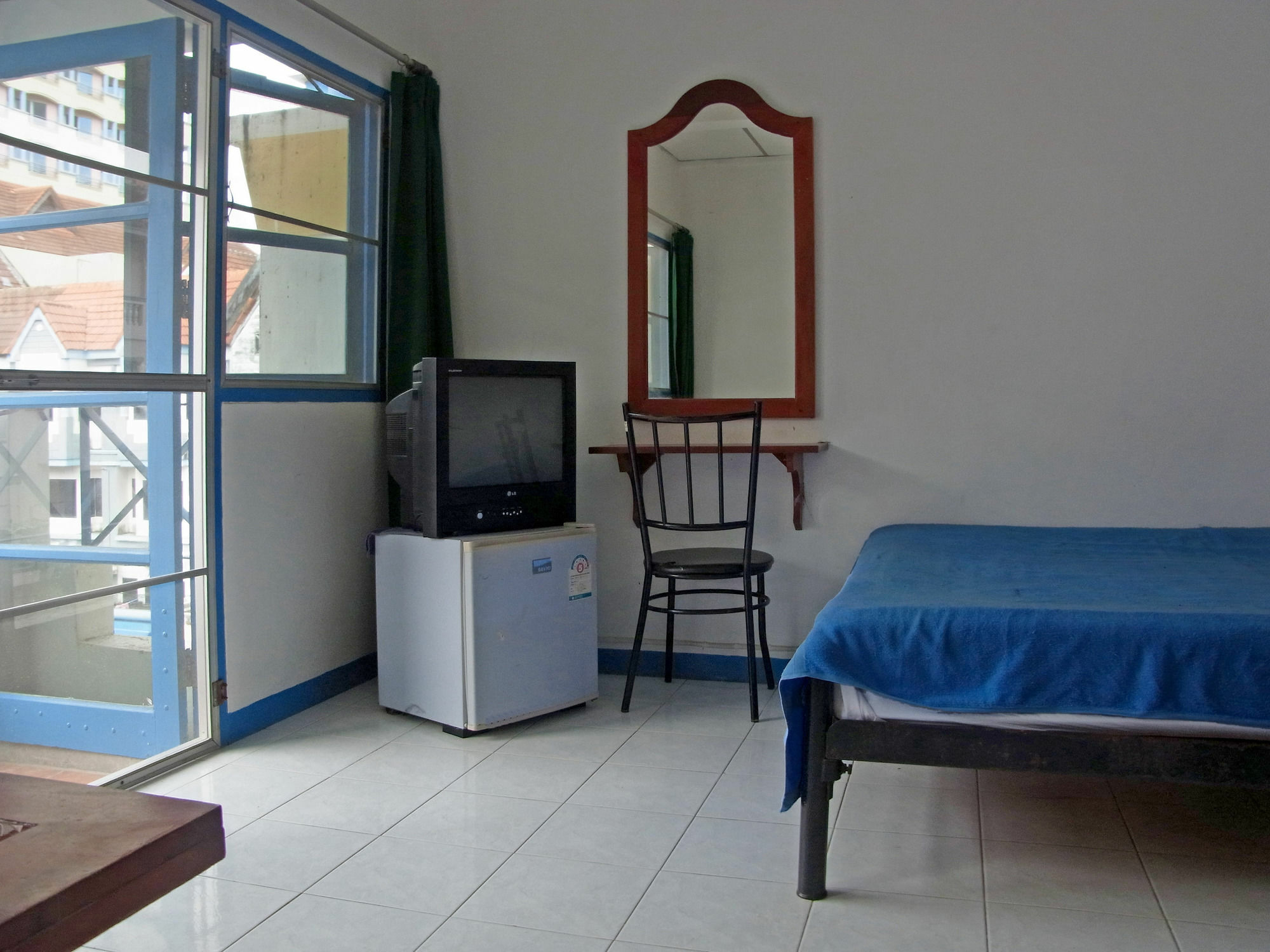 Niku Guesthouse Patong Екстериор снимка