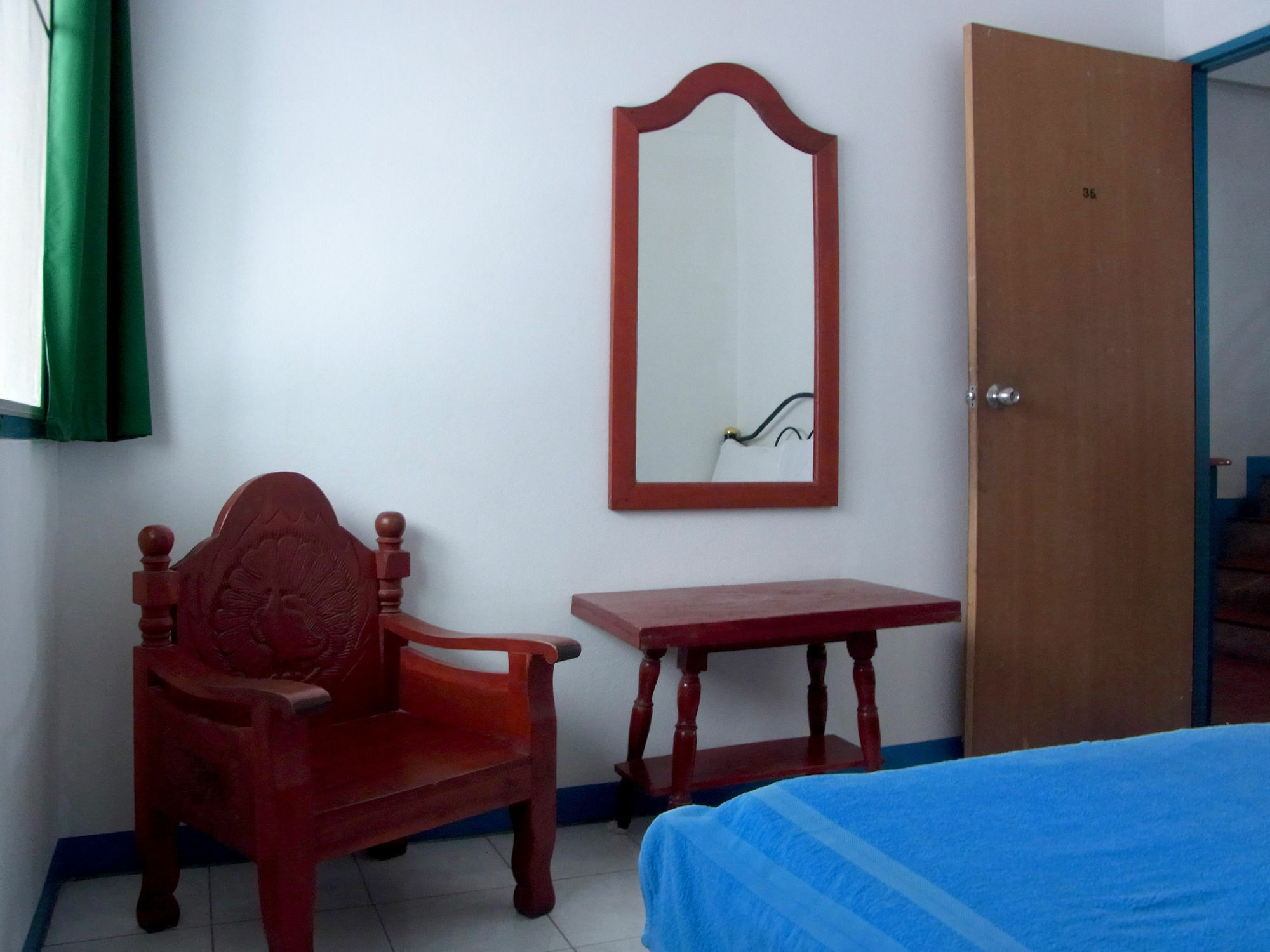 Niku Guesthouse Patong Екстериор снимка