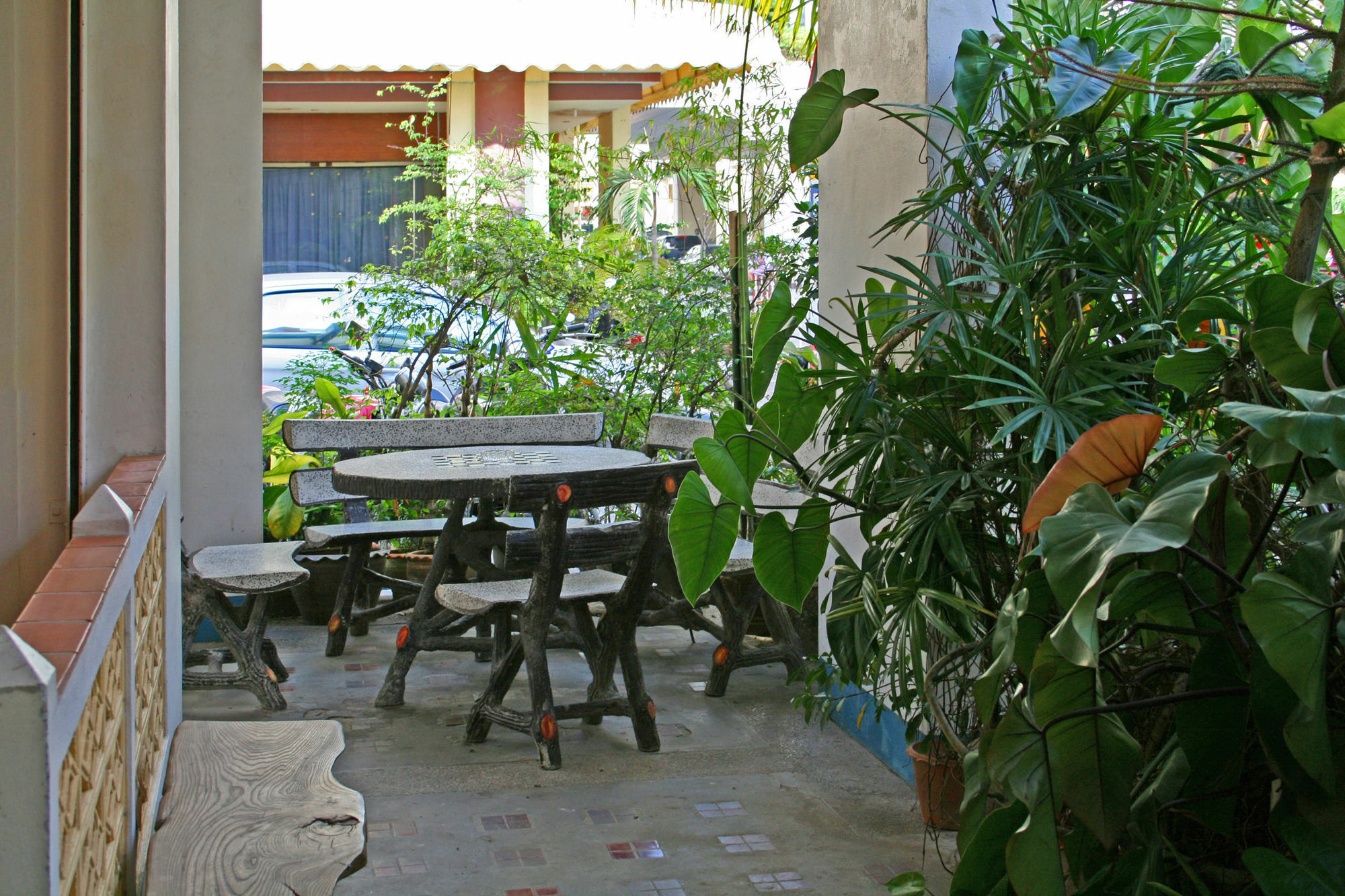 Niku Guesthouse Patong Екстериор снимка