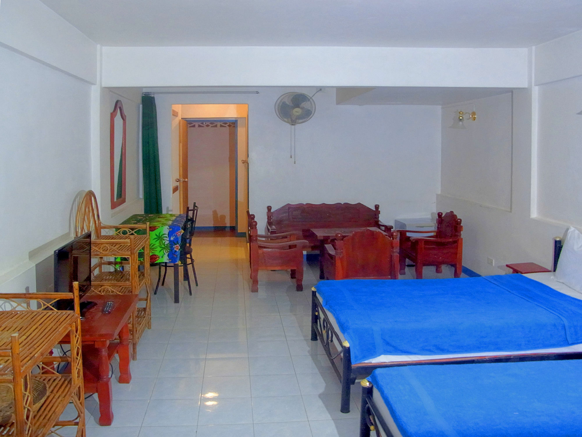 Niku Guesthouse Patong Екстериор снимка
