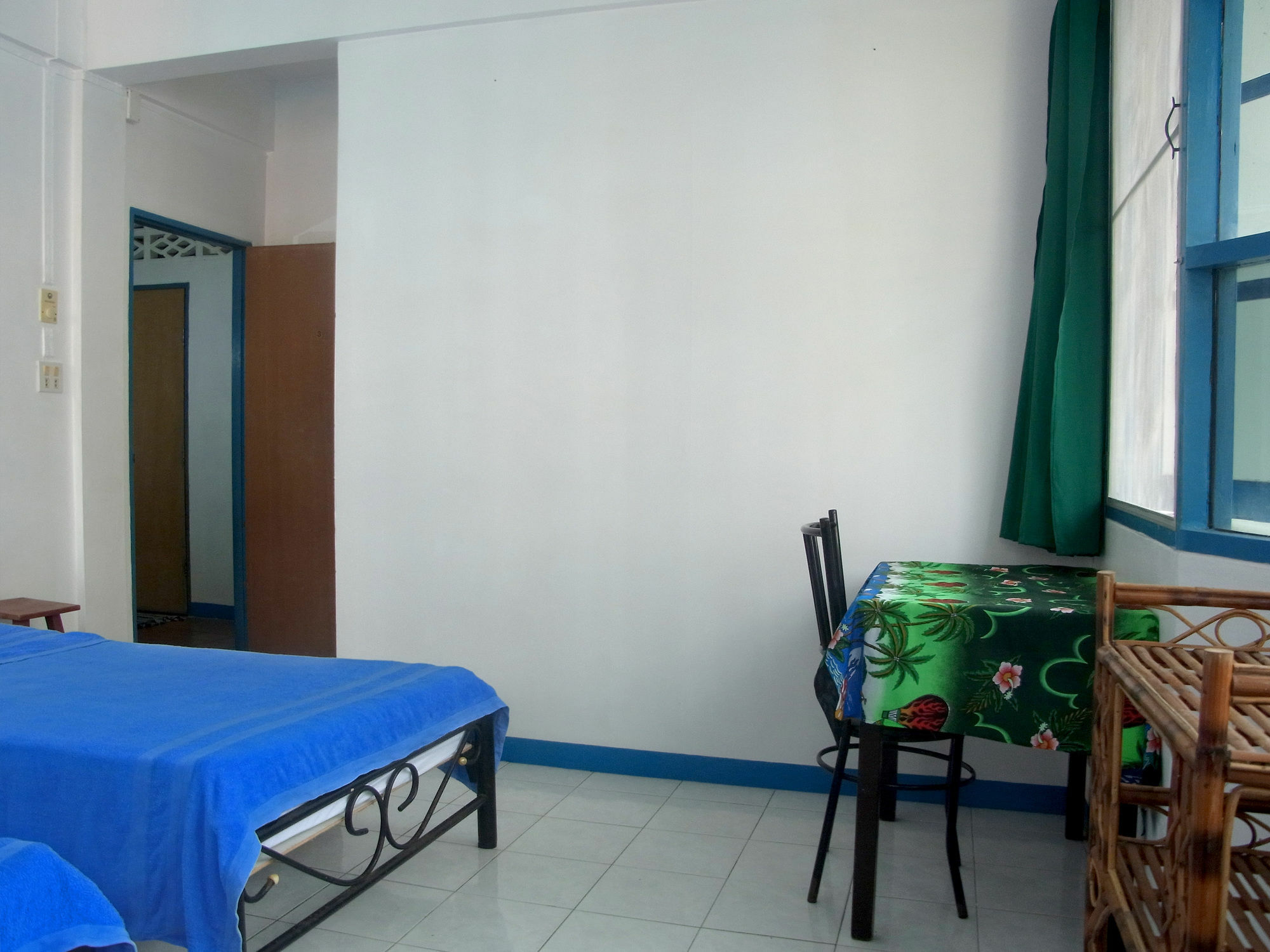 Niku Guesthouse Patong Екстериор снимка