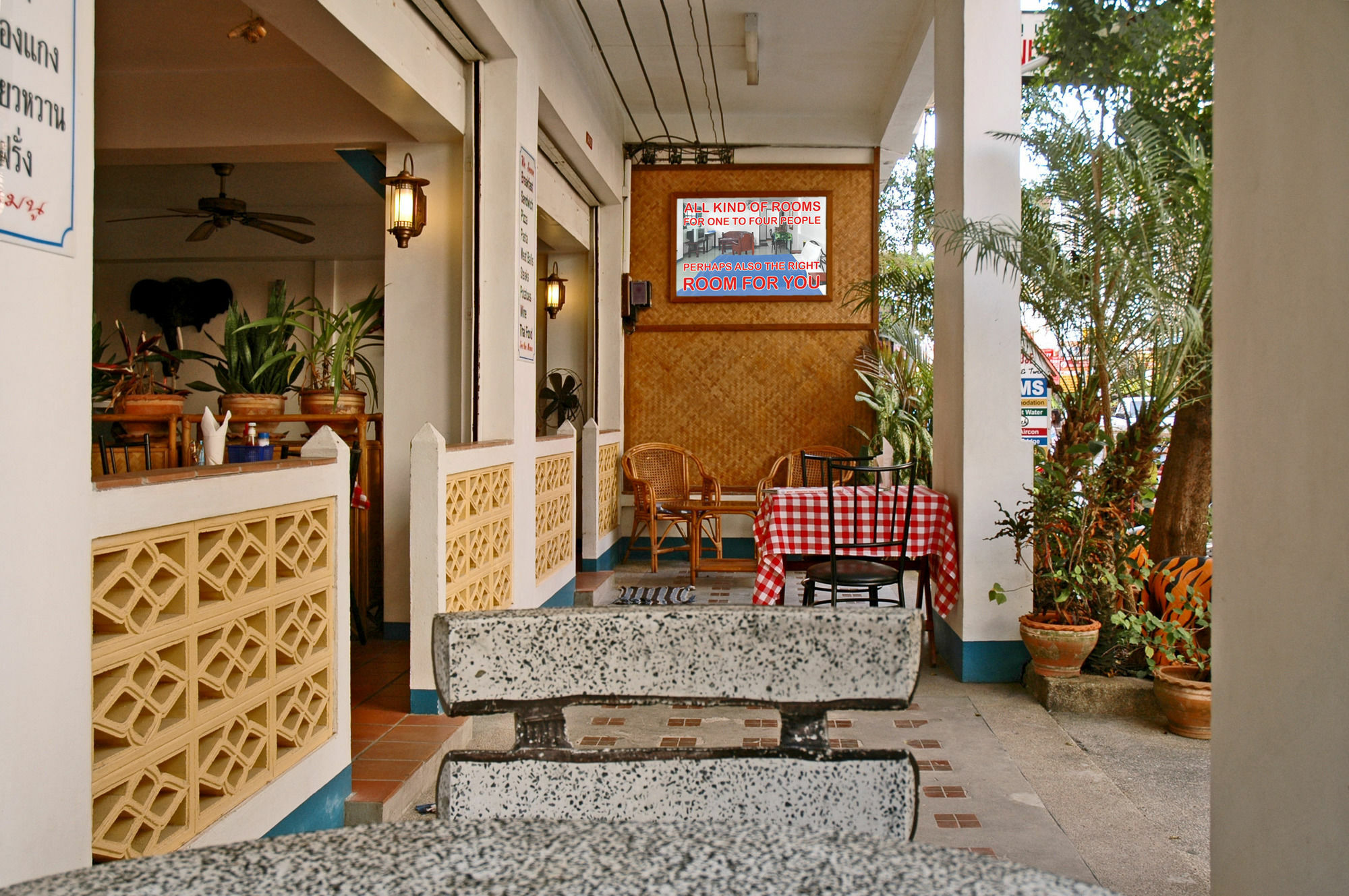 Niku Guesthouse Patong Екстериор снимка