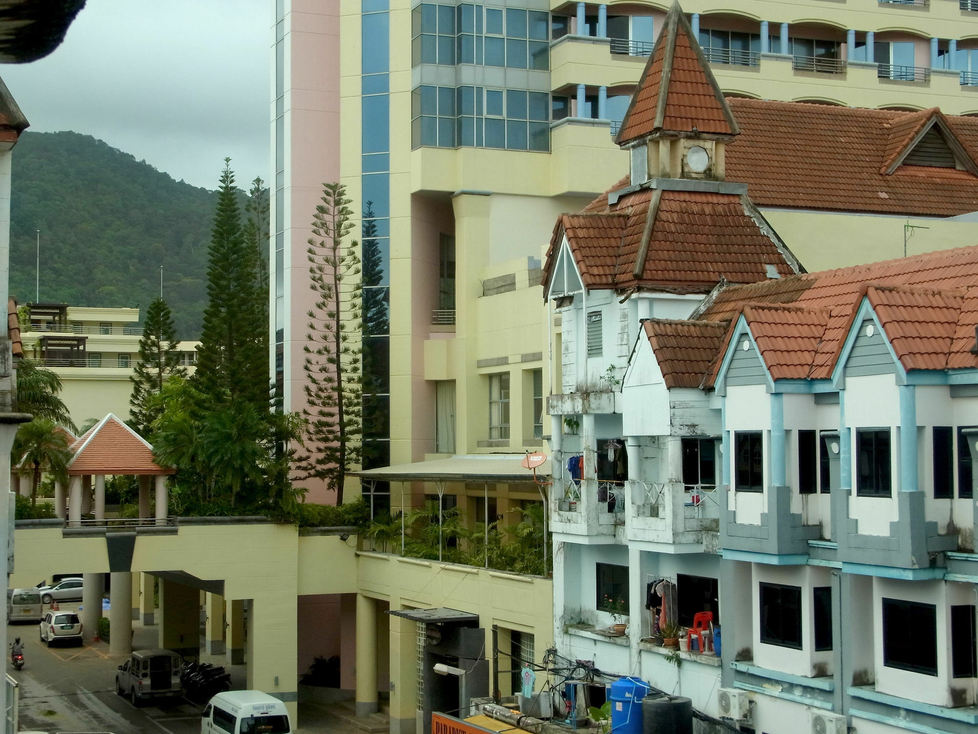 Niku Guesthouse Patong Екстериор снимка