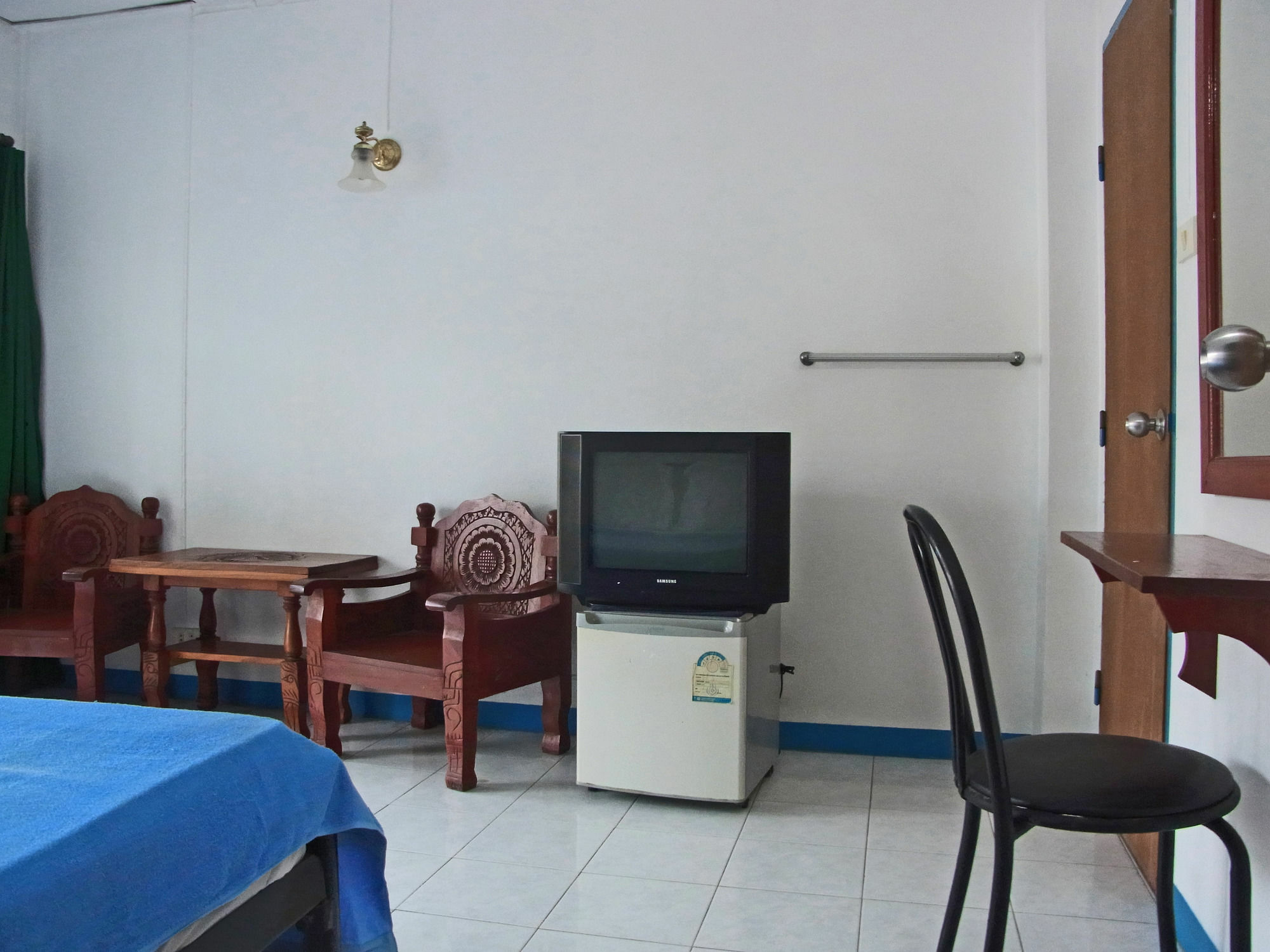 Niku Guesthouse Patong Екстериор снимка