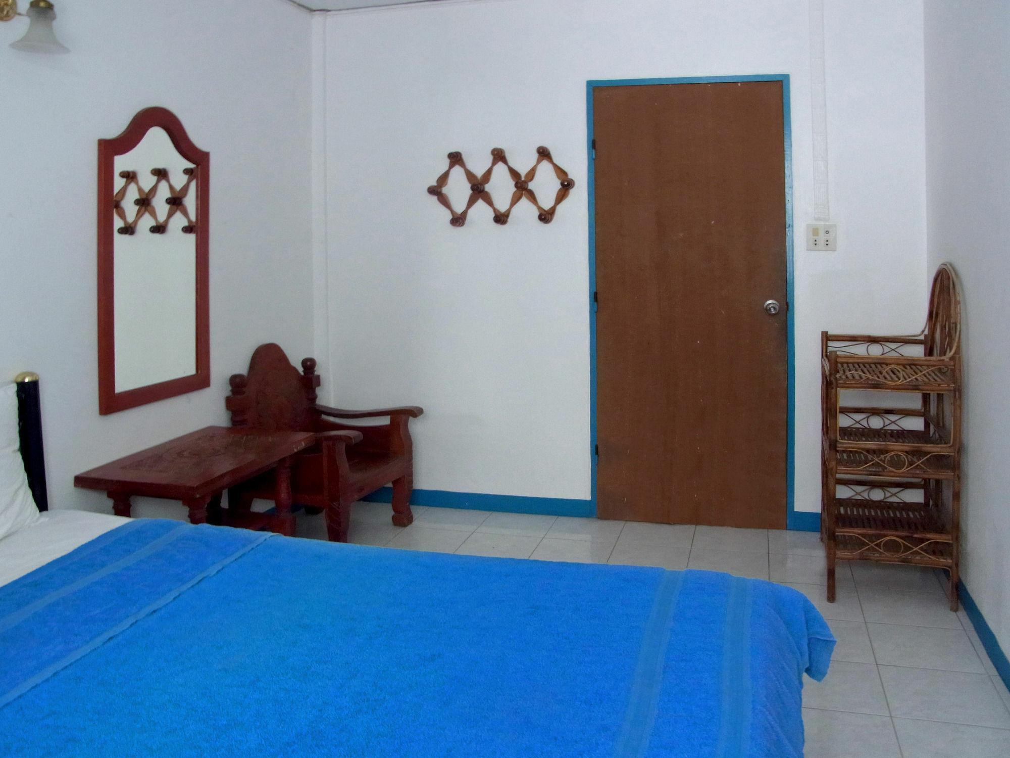 Niku Guesthouse Patong Екстериор снимка