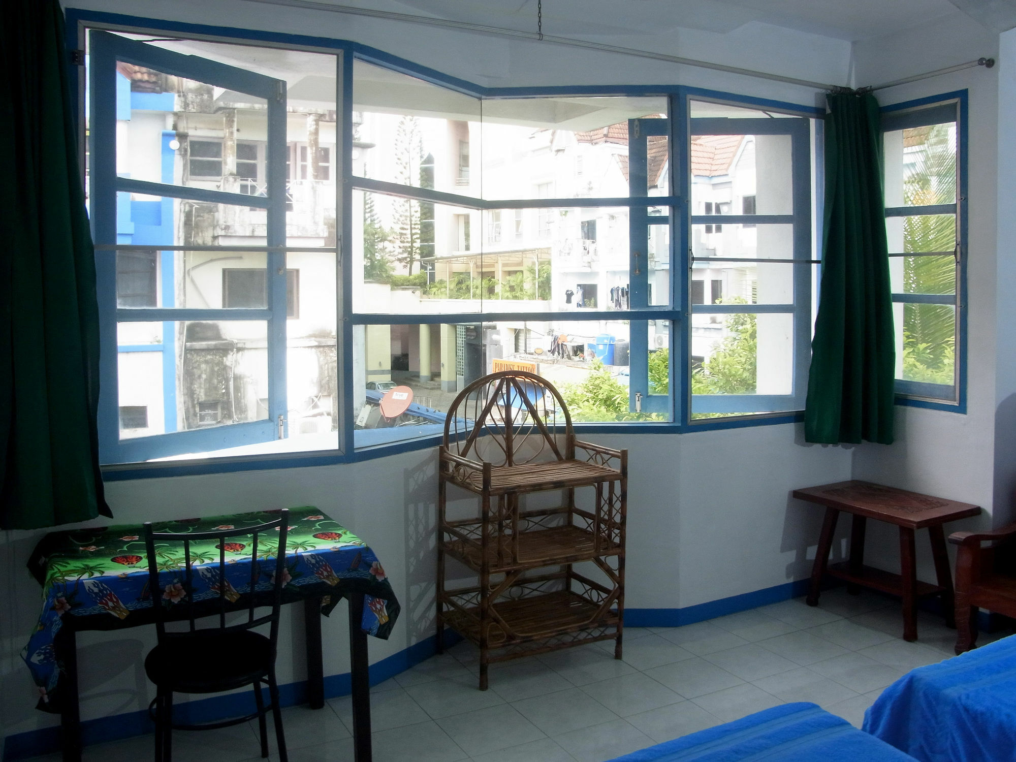 Niku Guesthouse Patong Екстериор снимка