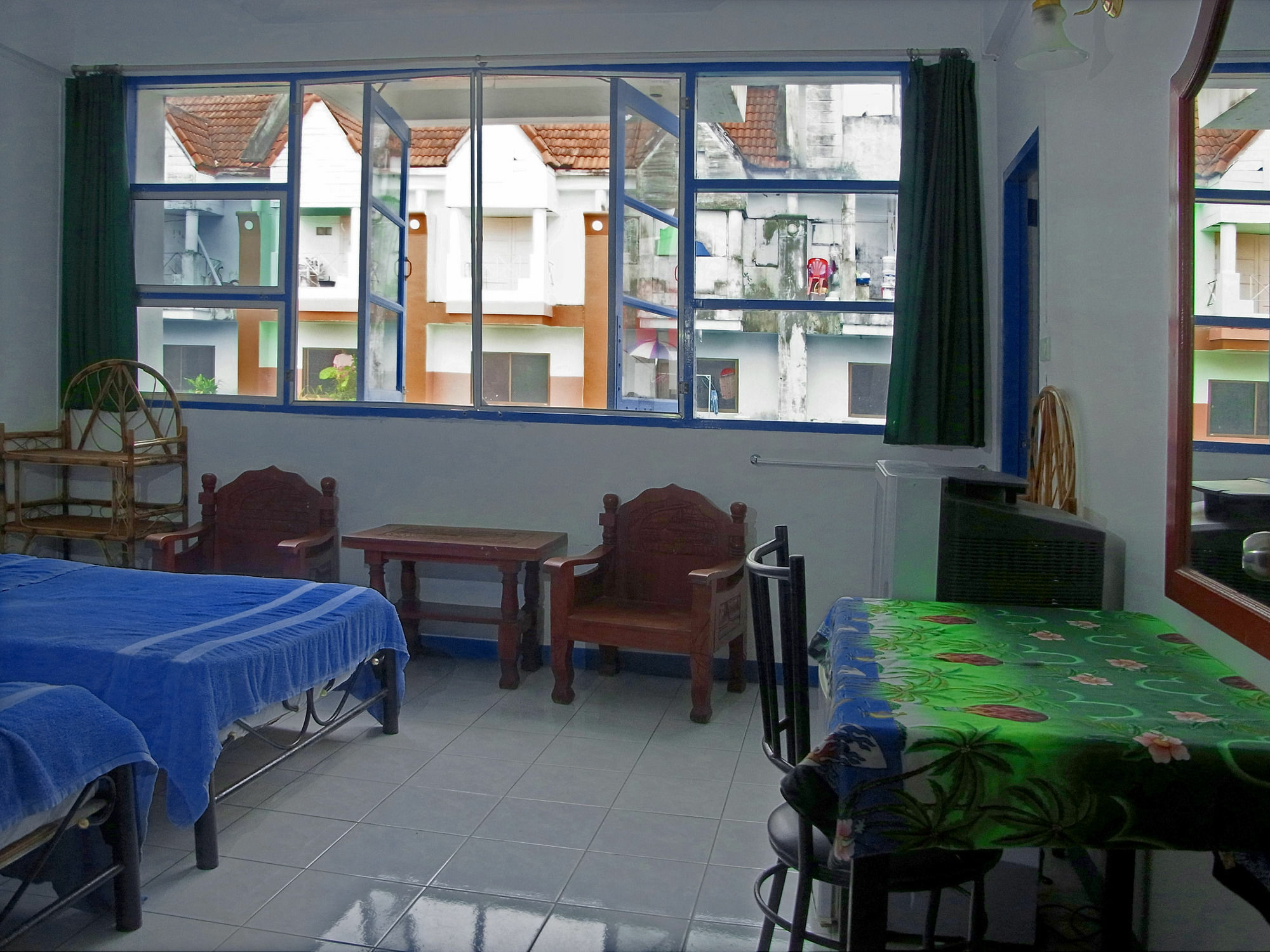 Niku Guesthouse Patong Екстериор снимка