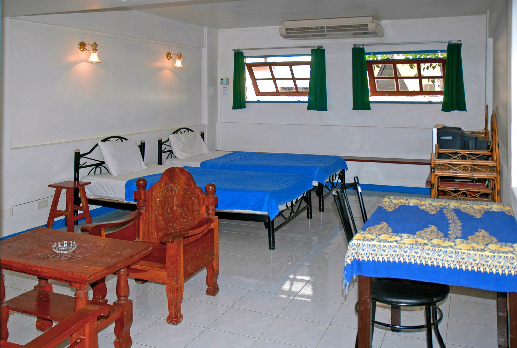 Niku Guesthouse Patong Екстериор снимка