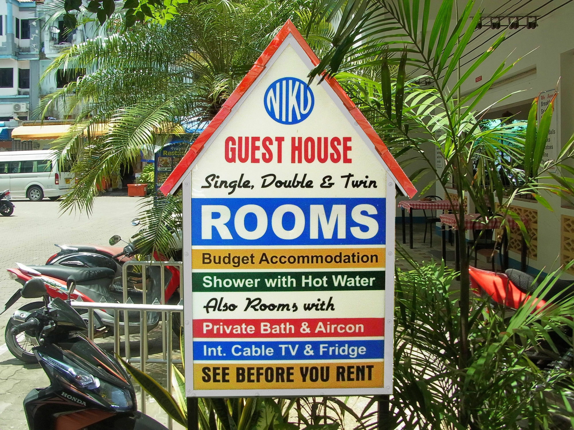 Niku Guesthouse Patong Екстериор снимка