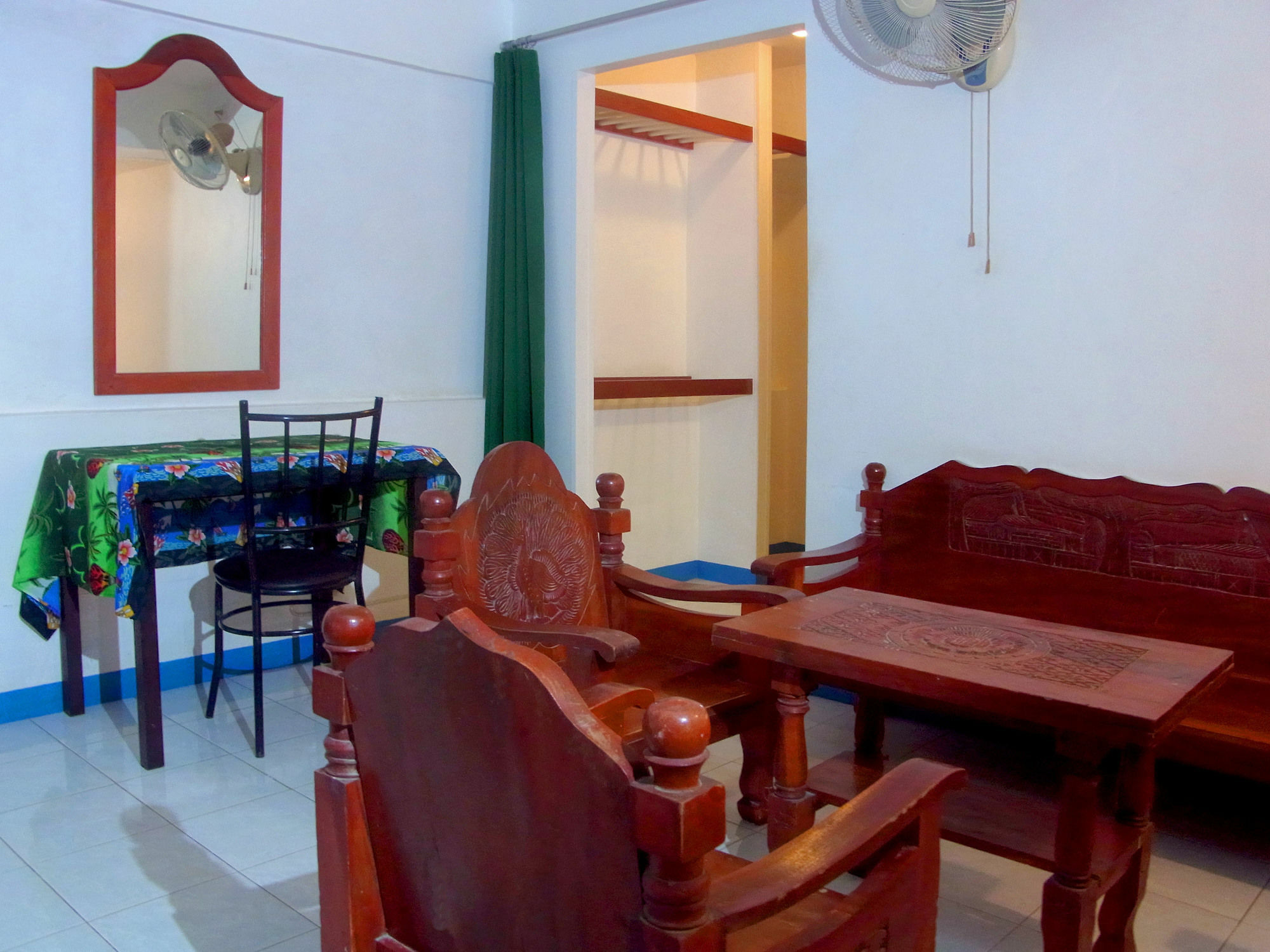 Niku Guesthouse Patong Екстериор снимка